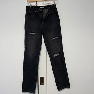 very cute slim but slightly baggy y2k jeans